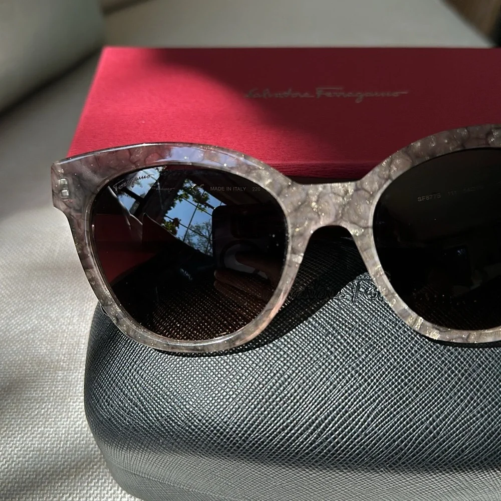 Ferragamo Cat Eye sunglasses NWT, case, box 🎁 - Picture 6 of 13